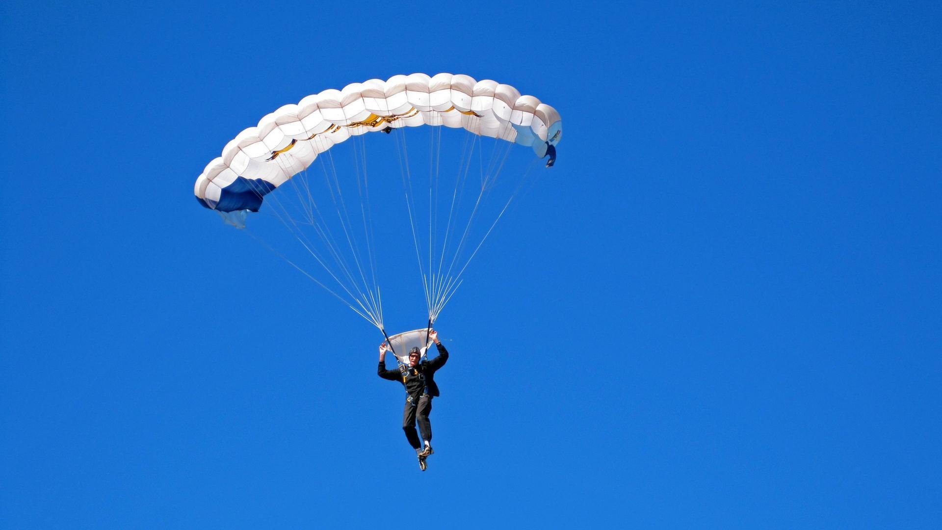 高楼垂直马拉松世界巡回赛 迪拜站选手挑战楼层数破世界纪录